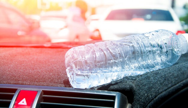 Flesje water kan autobrand veroorzaken